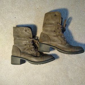 Women's Brown Size 7 Roxy Boots with heel